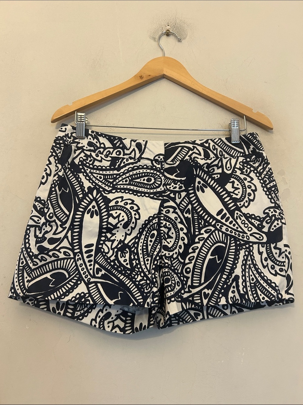 Anthropologie Kengi Women's Navy & White Paisley shorts Size 6 EUC
